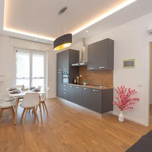 https://apartments-vistallihouse.italymilanhotels.net